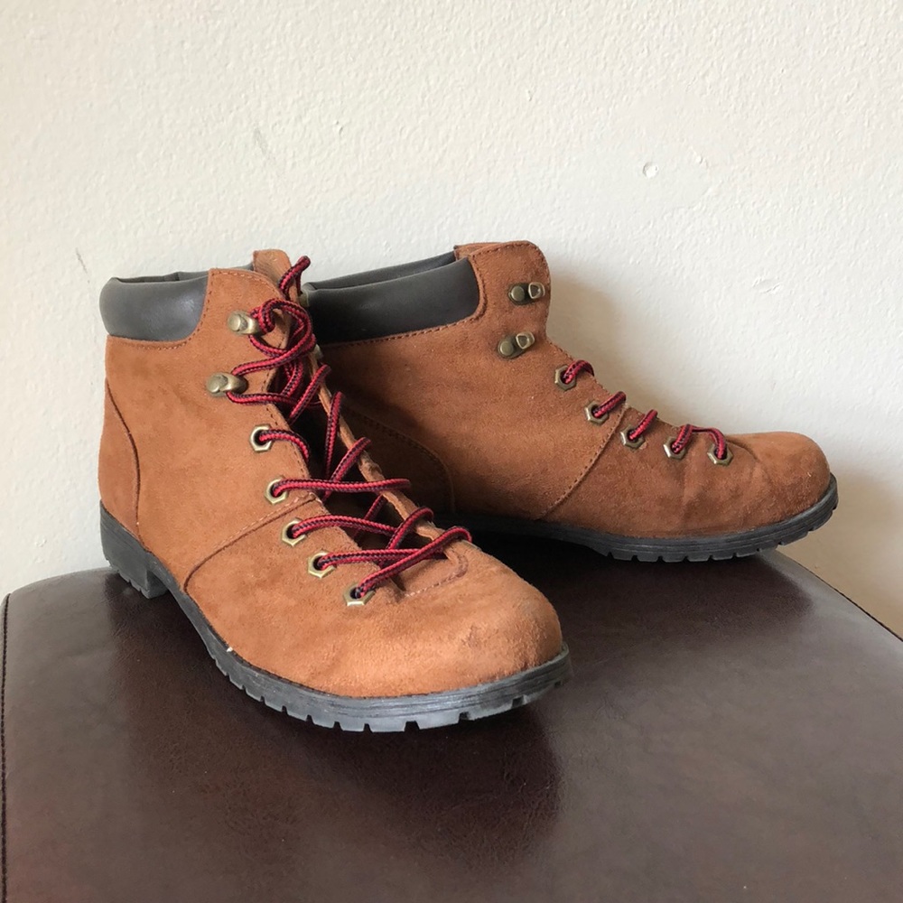 AMERICAN EAGLE SUEDE BOOTS